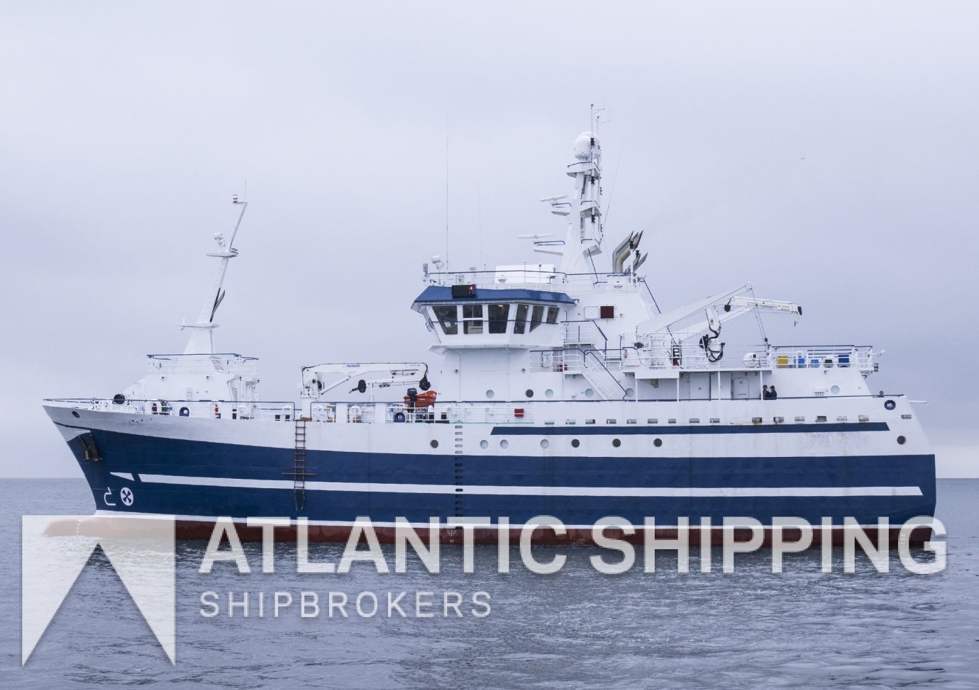 Long liner (freezer) with moonpool for sale!